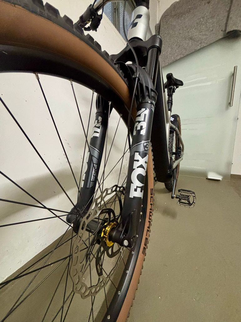 Cube Reaction Hybrid 750 slx 2023 Mountainbike usato, Grigio chiaro — immagine 5 di 7