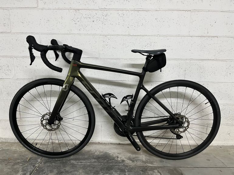 Scott Addict 30 2023 2023 Road & Gravel usato, Nero — immagine 2 di 9