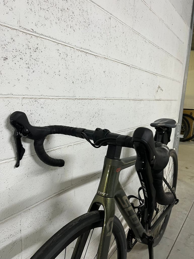 Scott Addict 30 2023 2023 Road & Gravel usato, Nero — immagine 3 di 9