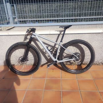 Used Trek Procaliber 9.8 SL 2019 2019 Mountainbike, Light Gray, 27.5, 29 — image 1 of 7