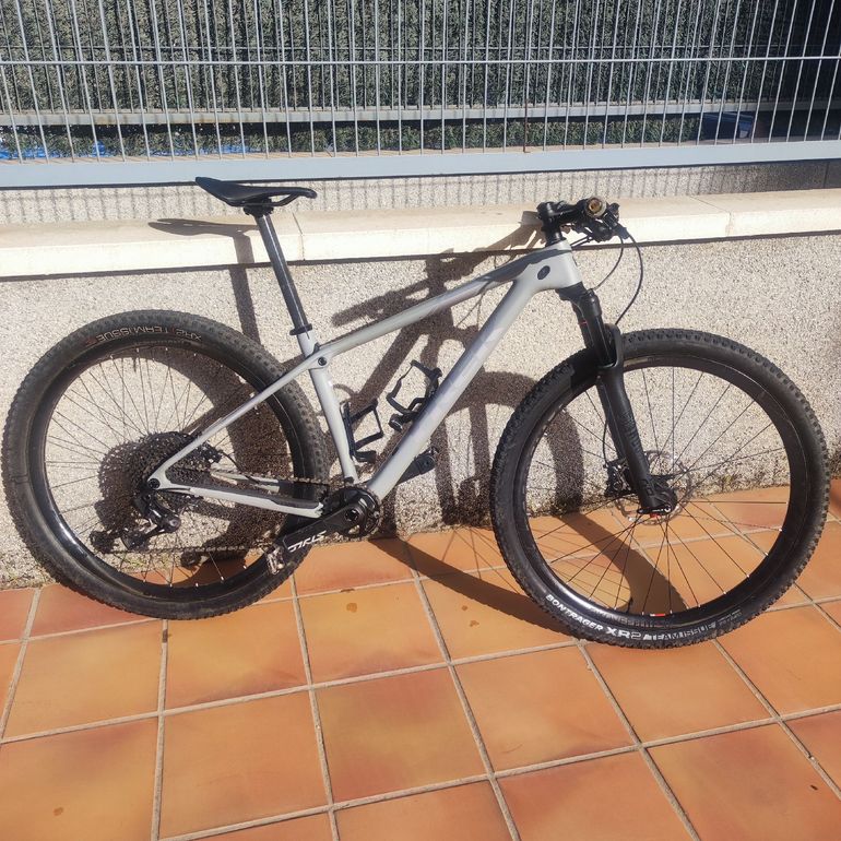Used Trek Procaliber 9.8 SL 2019 2019 Mountainbike, Light Gray, 27.5, 29 — image 2 of 7