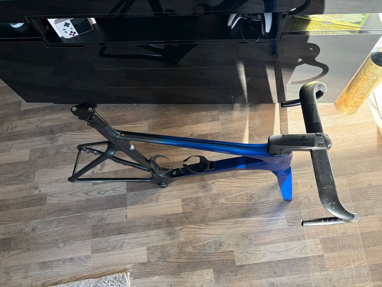 Brugt Giant Propel Advanced SL 0 Disc Red 2020 Frameset 2020 Road & Gravel — billede 2 af 3