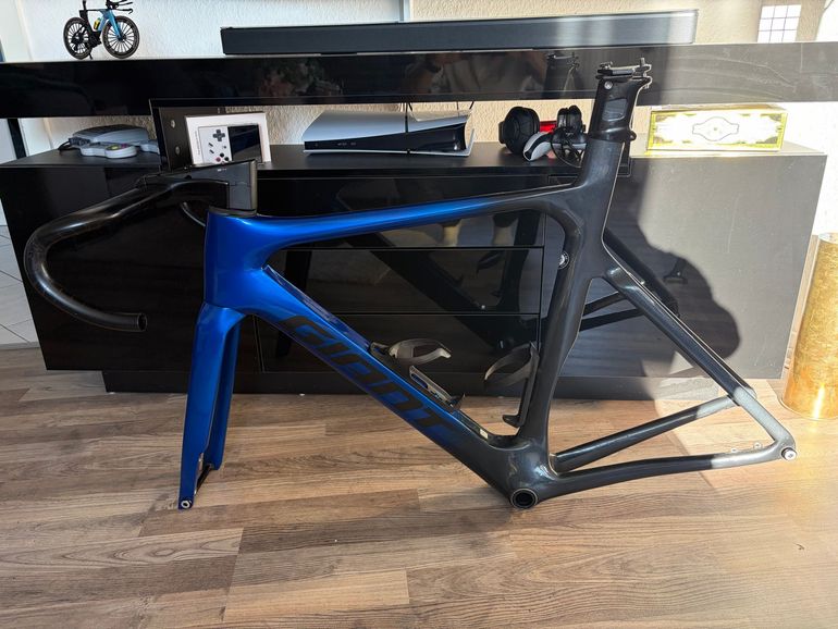 Brugt Giant Propel Advanced SL 0 Disc Red 2020 Frameset 2020 Road & Gravel — billede 3 af 3