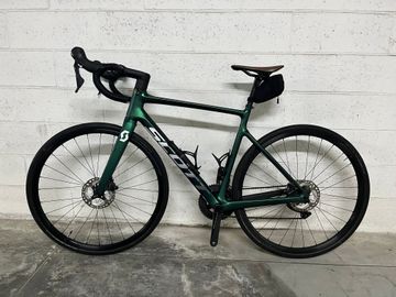Scott Addict 20 2022 2022 Road & Gravel usato, Verde — immagine 1 di 10