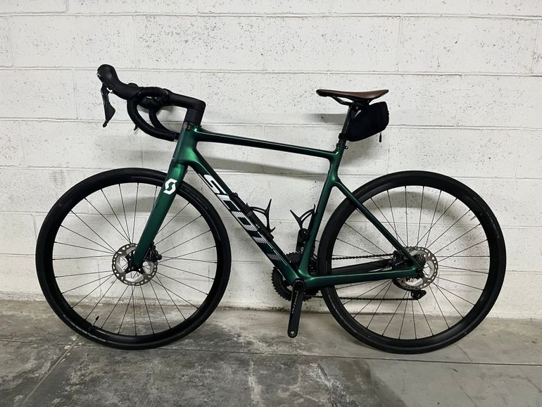 Scott Addict 20 2022 2022 Road & Gravel usato, Verde — immagine 1 di 10