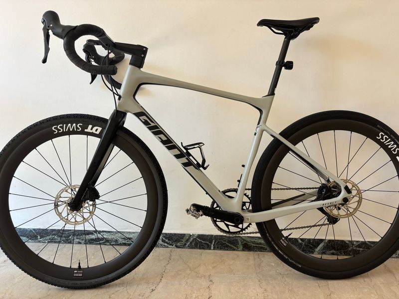 Used Giant revolt advanced 1 Custom Shimano GRX 2024 Road & Gravel
