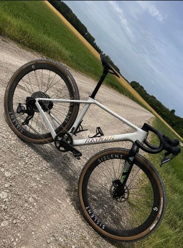 Used Raymon soreno Custom SRAM Force eTap AXS 2026 Road & Gravel, White — image 1 of 4
