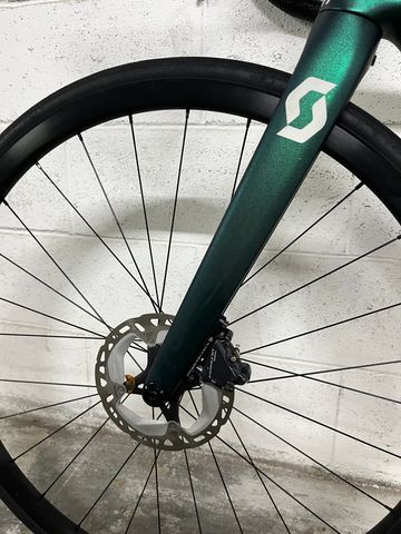 Scott Addict 20 2022 2022 Road & Gravel usato, Verde — immagine 5 di 9