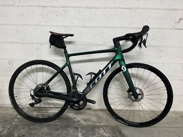 Scott Addict 20 2022 2022 Road & Gravel usato, Verde — immagine 1 di 9