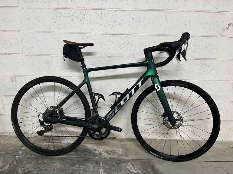 Scott Addict 20 2022 2022 Road & Gravel usato, Verde — immagine 1 di 9