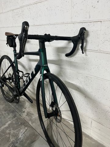 Scott Addict 20 2022 2022 Road & Gravel usato, Verde — immagine 3 di 9