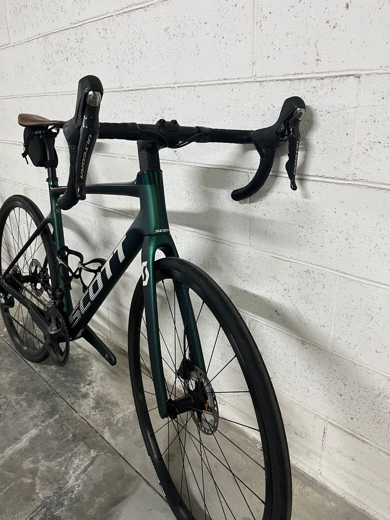 Scott Addict 20 2022 2022 Road & Gravel usato, Verde — immagine 3 di 9