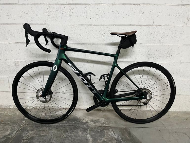 Scott Addict 20 2022 2022 Road & Gravel usato, Verde — immagine 2 di 9
