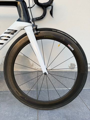 Używany Canyon Aeroad CF SL 8.0 Di2 2019 2019 Road & Gravel — zdjęcie 4 z 12