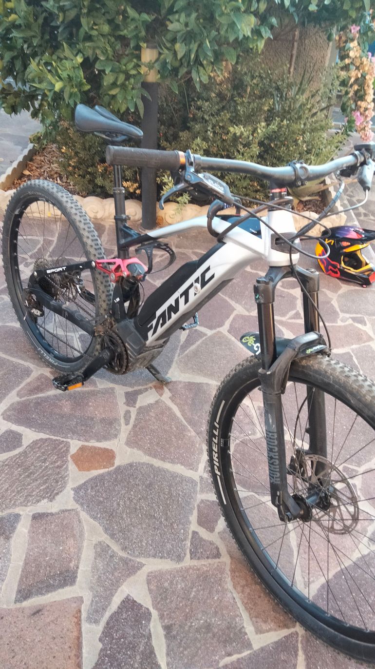 Brugt Fantic XTF 1.5 2024 2024 Mountainbike — billede 3 af 7
