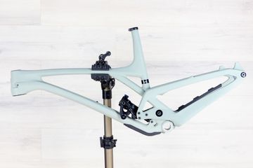 Used Evil Offering V3 LS Frameset 2022 Mountainbike, Light Gray — image 5 of 8