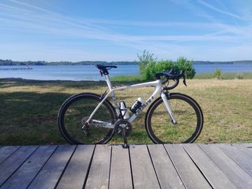 Used Giant Tcr Shimano Ultegra 2010 Road & Gravel, White — image 2 of 9