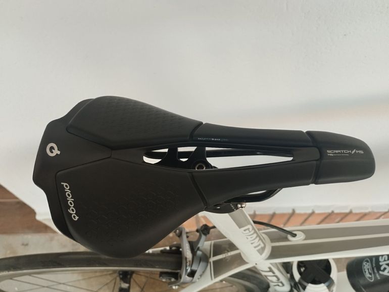 Used Giant Tcr Shimano Ultegra 2010 Road & Gravel, White — image 5 of 9