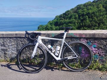 Used Giant Tcr Shimano Ultegra 2010 Road & Gravel, White — image 1 of 9