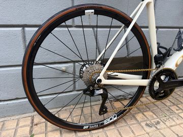 Käytetty Orbea Orca Shimano 105 Di2 2024 Road & Gravel — kuva 15 / 16