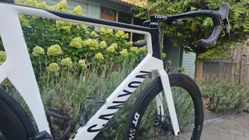Canyon Aeroad CF SLX 8 Disc eTap 2022 2022 Road & Gravel usato, Bianco — immagine 3 di 17