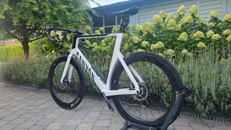 Canyon Aeroad CF SLX 8 Disc eTap 2022 2022 Road & Gravel usato, Bianco — immagine 17 di 17