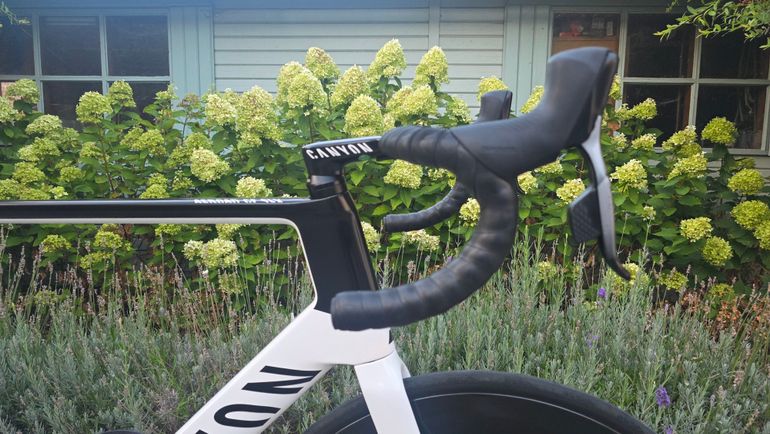Canyon Aeroad CF SLX 8 Disc eTap 2022 2022 Road & Gravel usato, Bianco — immagine 11 di 17