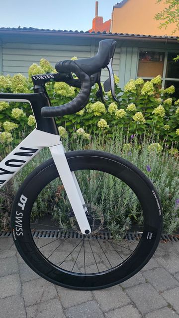 Canyon Aeroad CF SLX 8 Disc eTap 2022 2022 Road & Gravel usato, Bianco — immagine 5 di 17