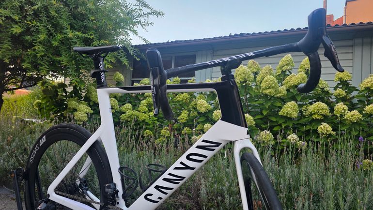 Canyon Aeroad CF SLX 8 Disc eTap 2022 2022 Road & Gravel usato, Bianco — immagine 12 di 17