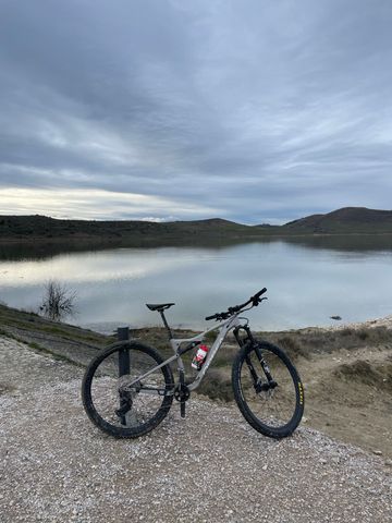 Orbea OIZ H20 2022 2022 Mountainbike usato, Grigio chiaro — immagine 4 di 5