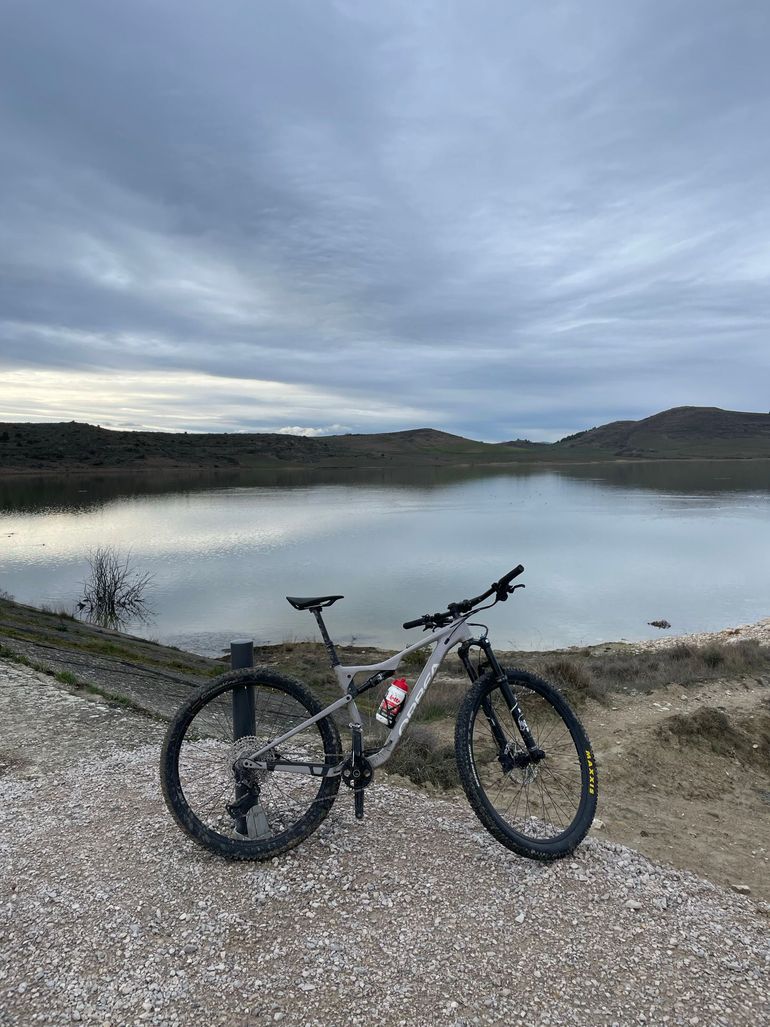 Orbea OIZ H20 2022 2022 Mountainbike usato, Grigio chiaro — immagine 4 di 5