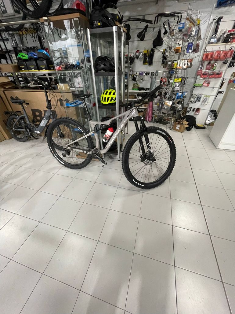 Orbea OIZ H20 2022 2022 Mountainbike usato, Grigio chiaro — immagine 5 di 5