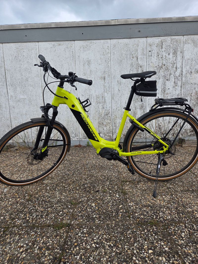 Gebrauchtes Rock Machine Crossride Int E500 2022 Urban & Touring