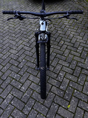 Trek X-Caliber 8 2023 2023 Mountainbike de segunda mano, Blanco — imagen 5 de 5