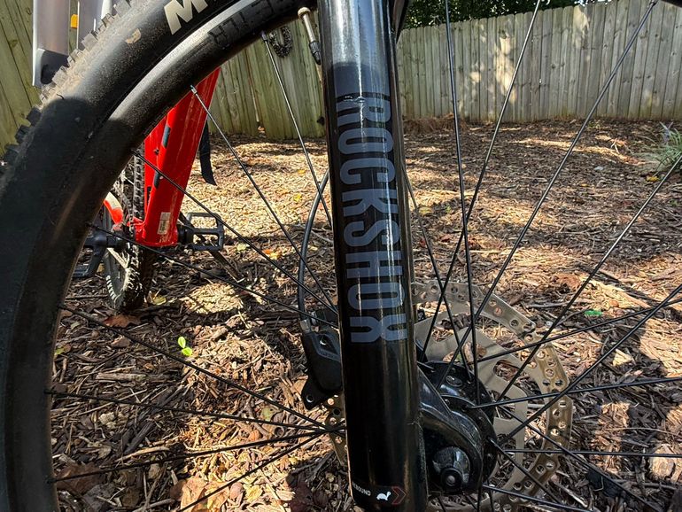 Used Trek Marlin 8 2022 2022 Mountainbike, Red, 26, 27.5, 29 — image 4 of 5