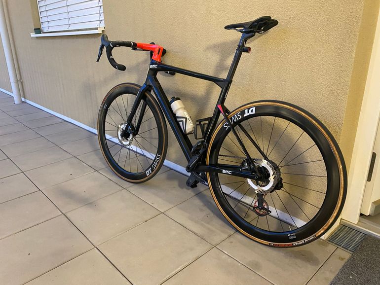Used BMC Roadmachine 01 FOUR 2019 2019 Road & Gravel, Black — image 2 of 4