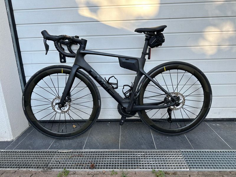 Used CUBE AGREE C:62, RACE 2023 2023 Road & Gravel