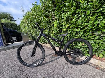 Used Giant Stance Shimano CUES 2026 Mountainbike, Black, 29 — image 1 of 11