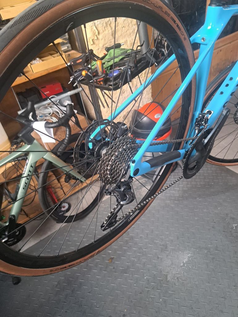Canyon Endurace CF 8 2023 2023 Road & Gravel d'occasion — image 5 sur 5