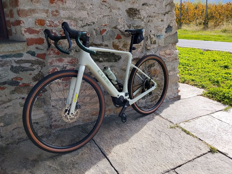Used CUBE Nuroad Hybrid C:62 Race 400x 2025 Road & Gravel, White — image 2 of 9