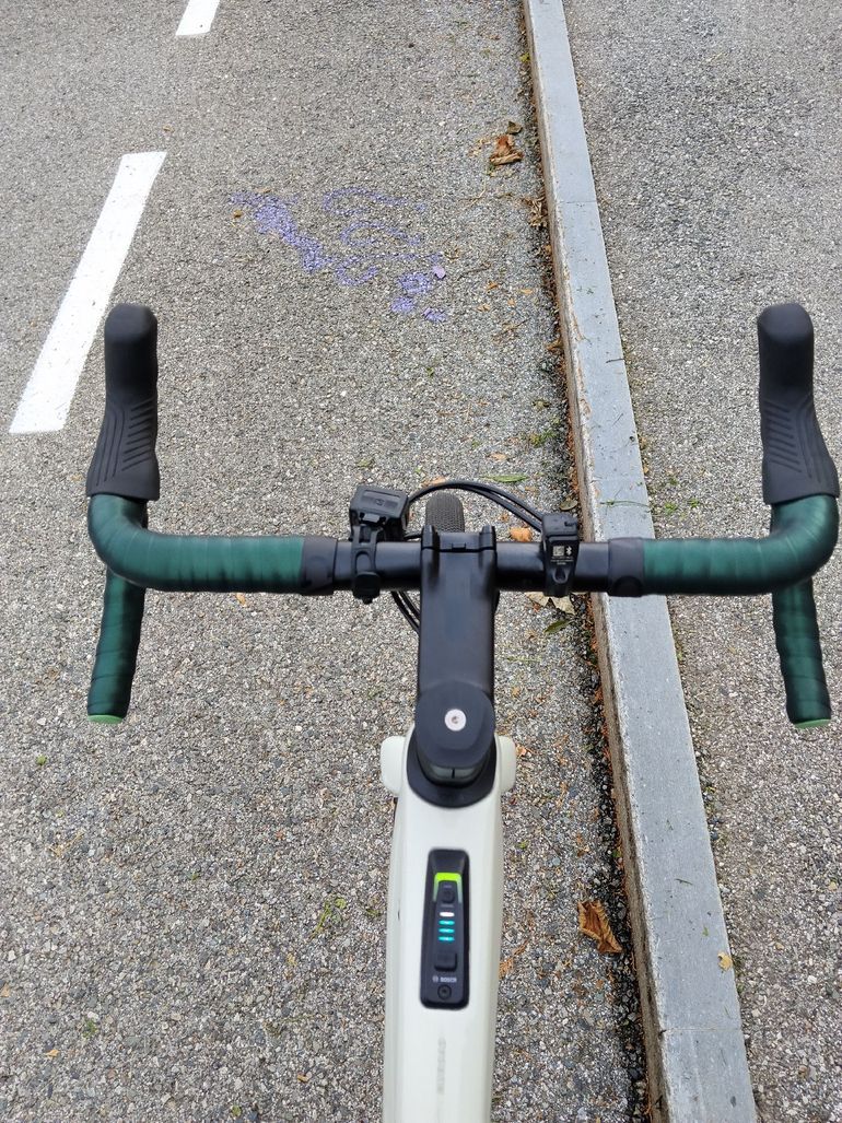 Used CUBE Nuroad Hybrid C:62 Race 400x 2025 Road & Gravel, White — image 4 of 9