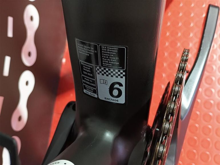 Scott Addict RC 15 2023 Road & Gravel usato, Nero — immagine 4 di 8