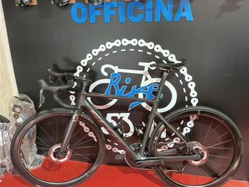 Scott Addict RC 15 2023 Road & Gravel usato, Nero — immagine 2 di 8