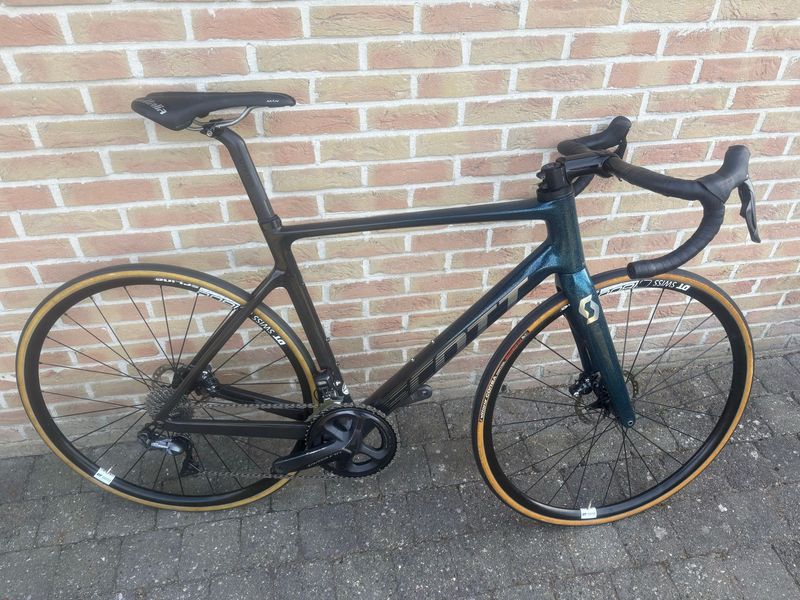 Scott Addict RC Shimano Ultegra Di2 2024 Road & Gravel de segunda mano