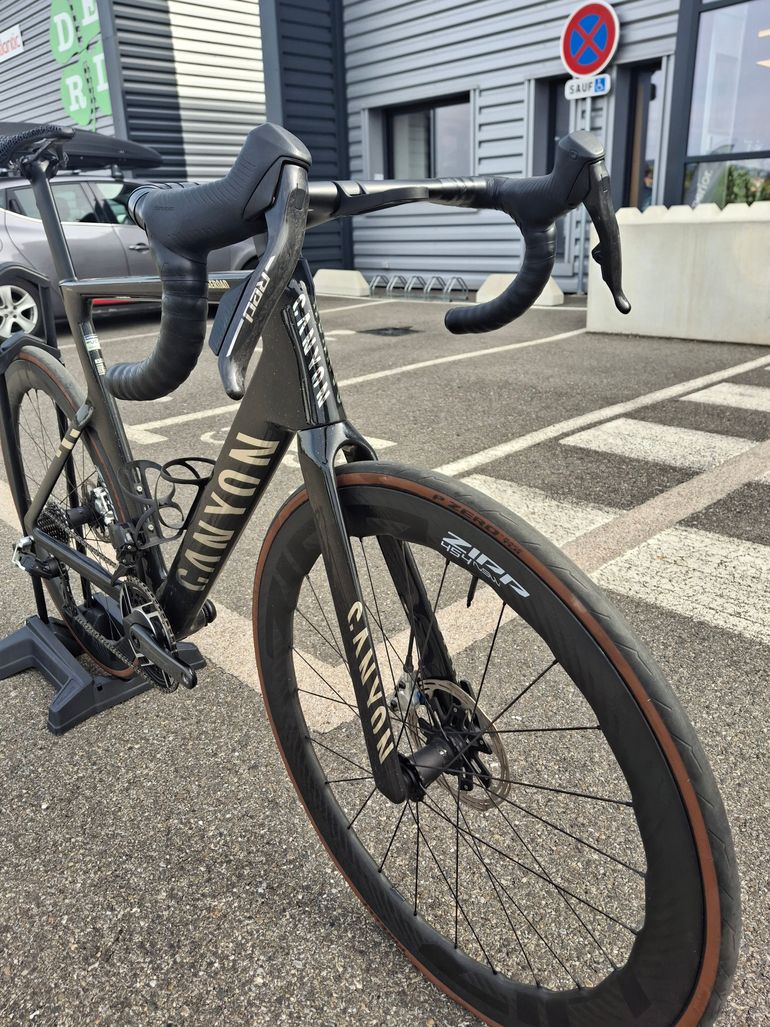 Gebrauchtes Canyon Aeroad CFR AXS 2025 2025 Road & Gravel, Schwarz — Bild 2 von 4