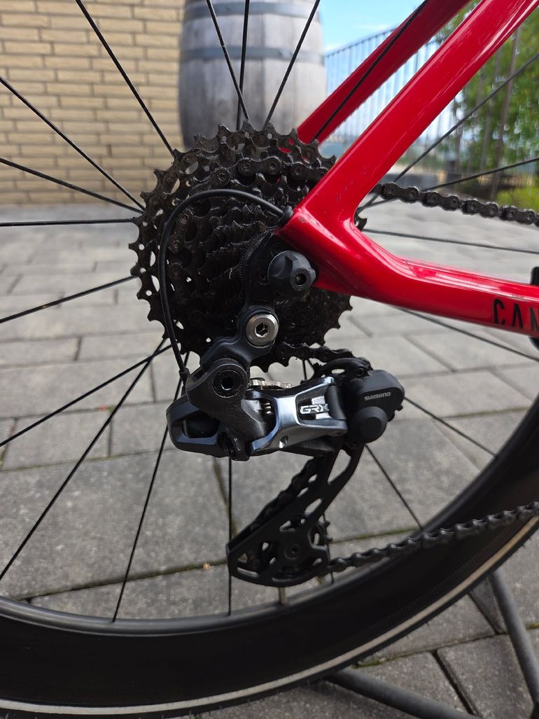 Used Canyon Aeroad Shimano Ultegra Di2 2018 Road & Gravel, Red — image 3 of 11