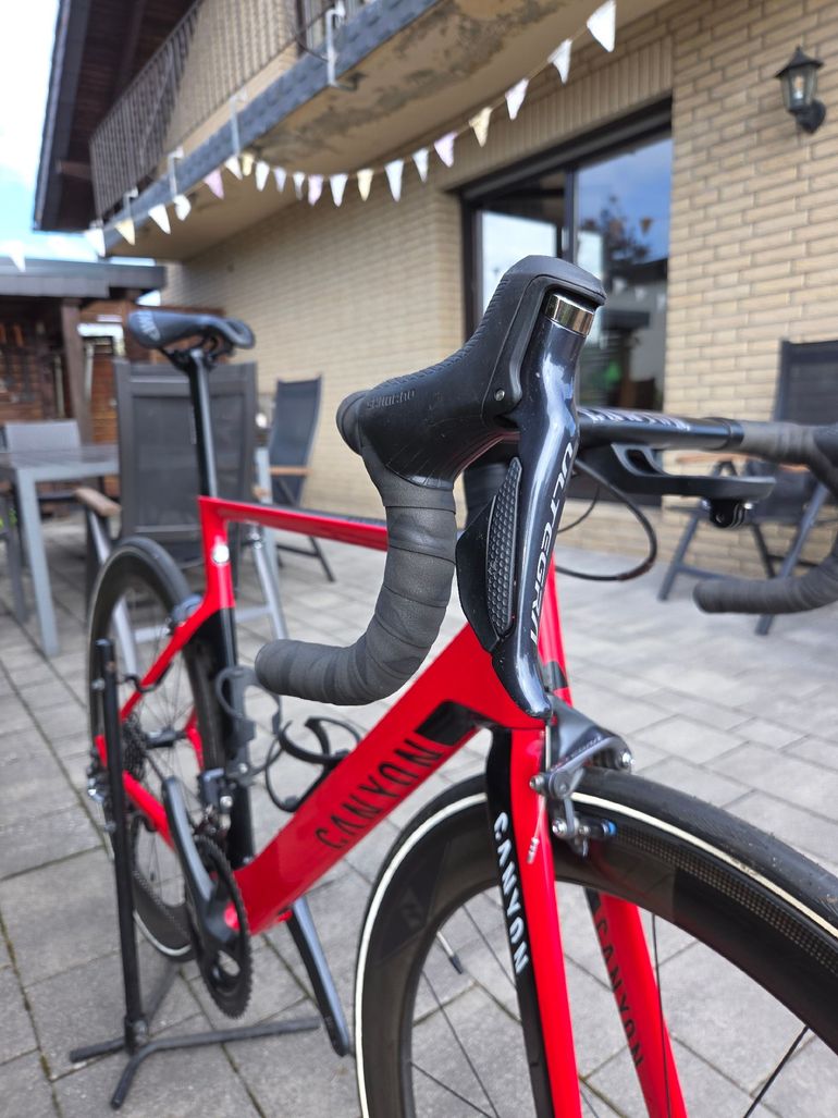 Used Canyon Aeroad Shimano Ultegra Di2 2018 Road & Gravel, Red — image 5 of 11