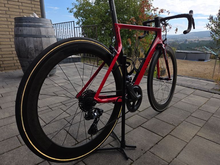 Used Canyon Aeroad Shimano Ultegra Di2 2018 Road & Gravel, Red — image 2 of 11