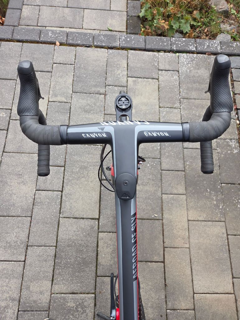 Used Canyon Aeroad Shimano Ultegra Di2 2018 Road & Gravel, Red — image 7 of 11
