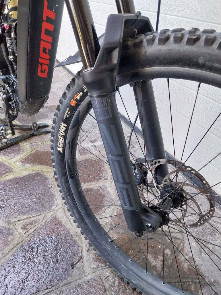 Used Giant Reign E+ 2 2023 2023 Mountainbike, Purple, 27.5 — image 8 of 9